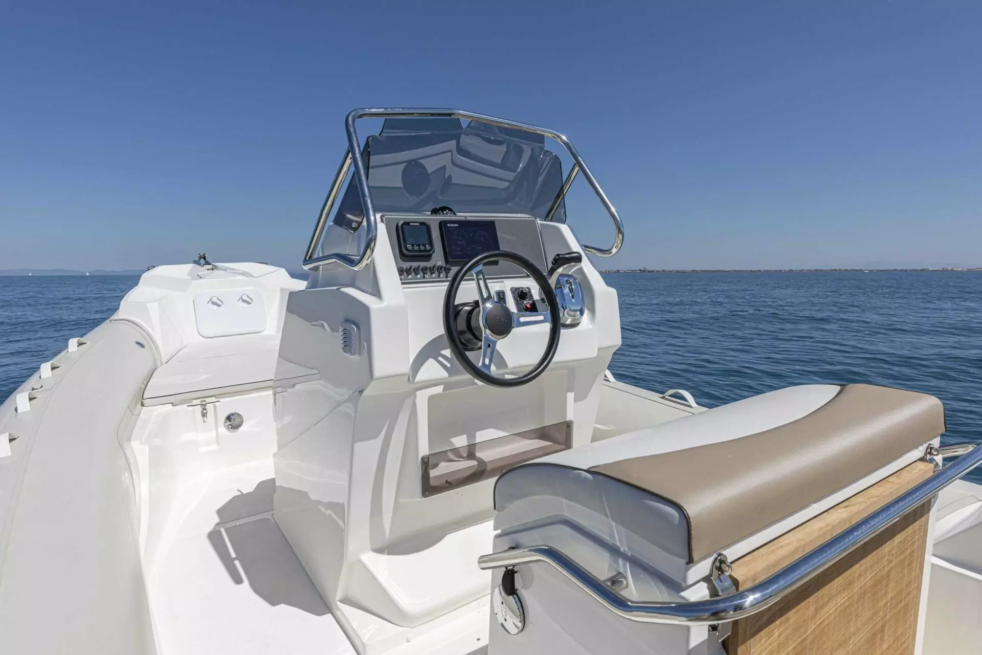 710 turismo power boat